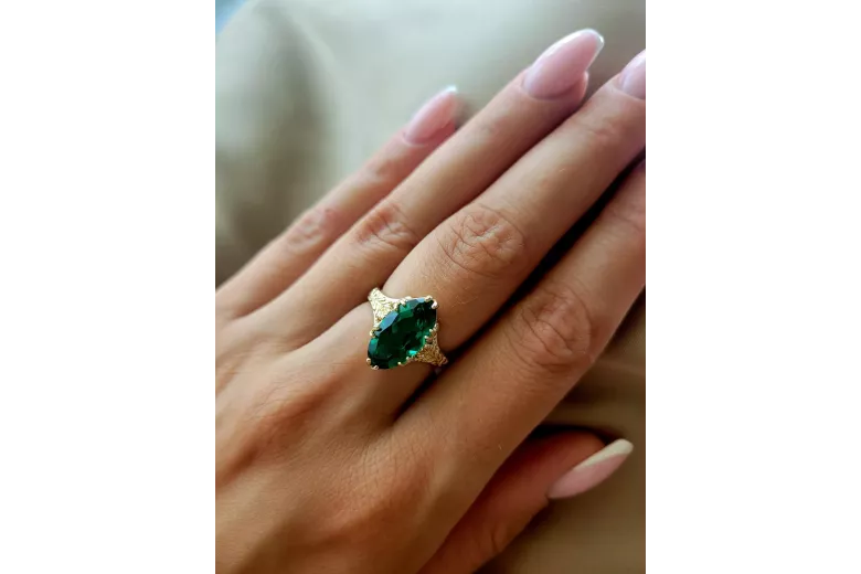 Vintage 18K Yellow Gold Emerald Ring, Oval 8x15mm