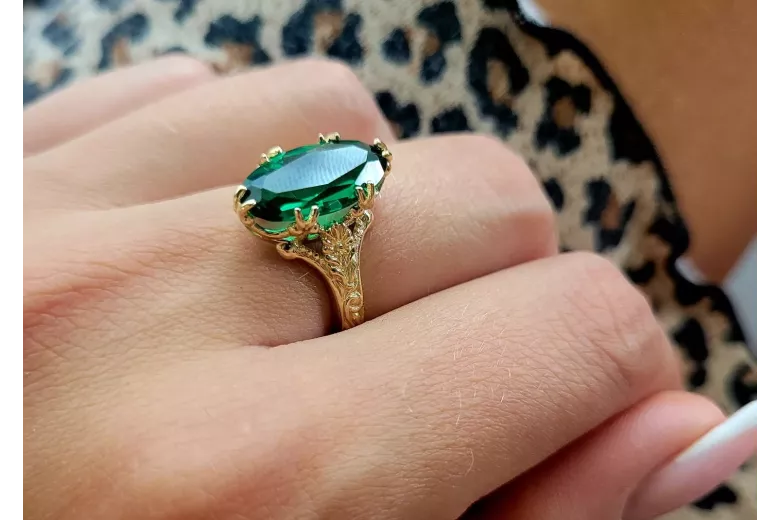 Vintage 18K Yellow Gold Emerald Ring, Oval 8x15mm