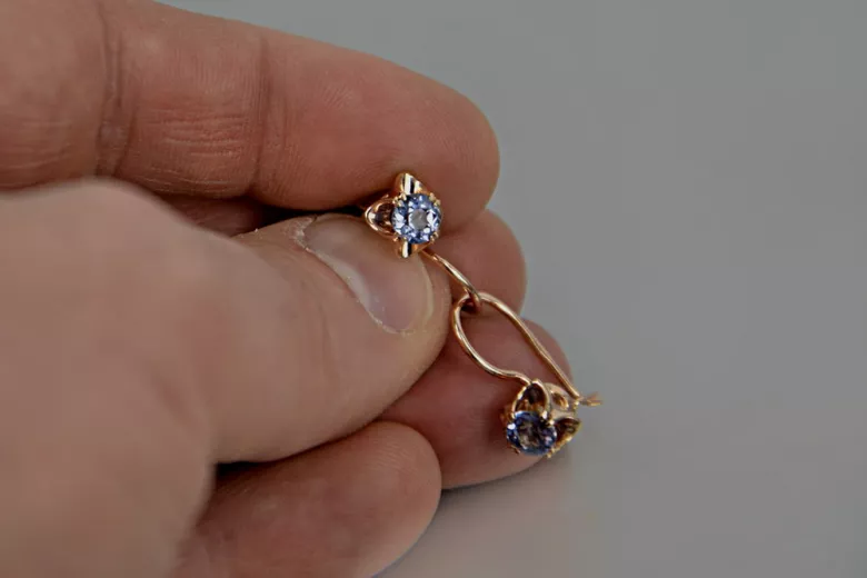 Boucles d’oreilles en or rose soviétique russe 14k 585 vec184 alexandrite rubis émeraude saphir ... Boucles d’oreilles en or rose soviétique russe 14k 585 vec184 alexandrite rubis émeraude saphir ...