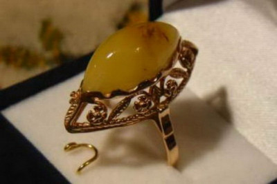 Pièce d'époque: Bague en ambre associée à de l'or rose 14 carats 585 vrab003