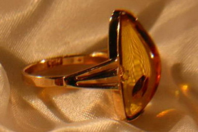 "Оригінальний вінтажний перстень з рожевого золота 14 карат з бурштином" vrab006