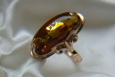 Эксклюзивное кольцо из розового золота 14 карат 585 с винтажным янтарем vrab024