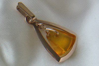 "Classic 14K Rose Gold Pendant with Genuine Amber - Vintage Inspired" vpab010
