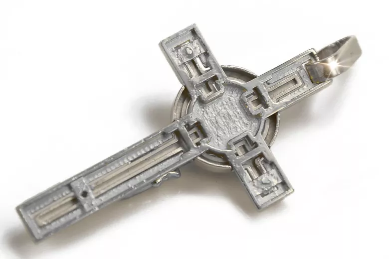 Katolicki krzyż Jezusa wykonany z białego złota 14k  ctc096w
