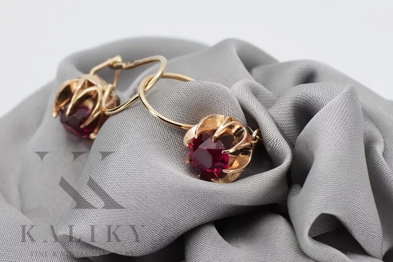 Оригинальные серьги из 14-каратного розового золота с рубинами в стиле винтаж vec062