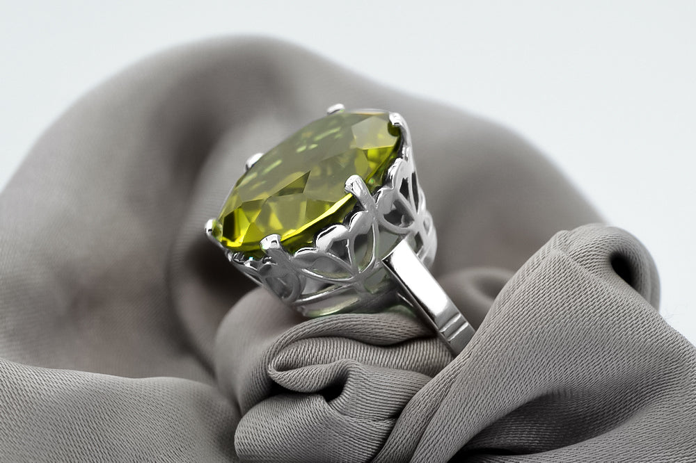 Silver 925 Peridot ring vrc130s Vintage