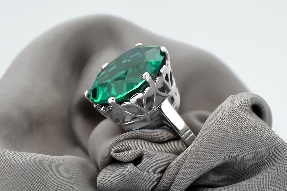 Silver 925 Emerald ring vrc130s Vintage